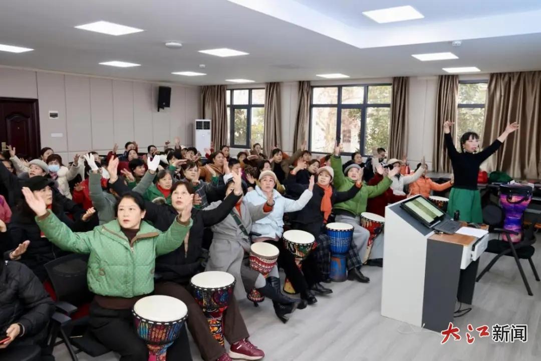 萍乡老年开放大学非洲鼓课教学现场