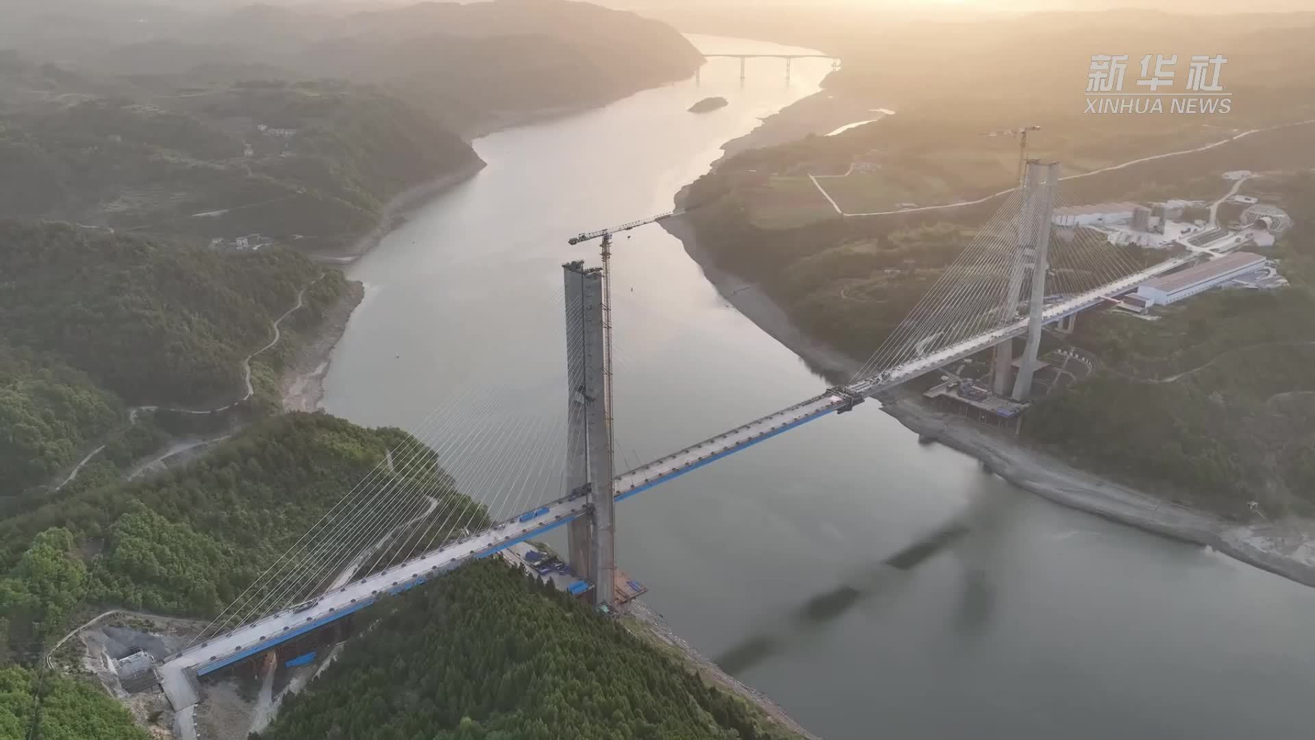 西安至十堰高铁友谊隧道全线贯通