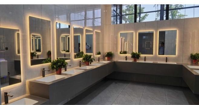 改造后的武功服务区公共卫生间 受访单位供图