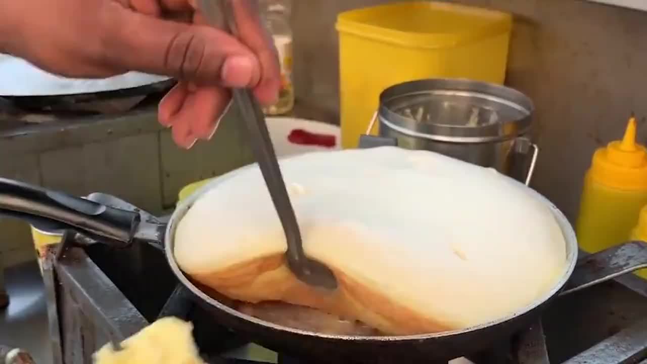 不用面粉也能做蛋糕，2分钟出锅，10元一份，咬一口像海绵