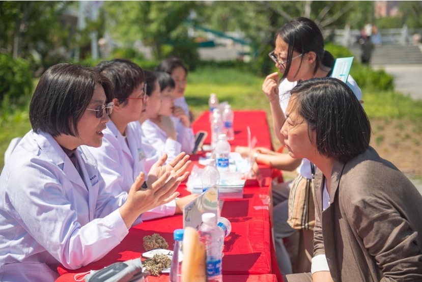 河北沧州：专家义诊迎接国际家庭日