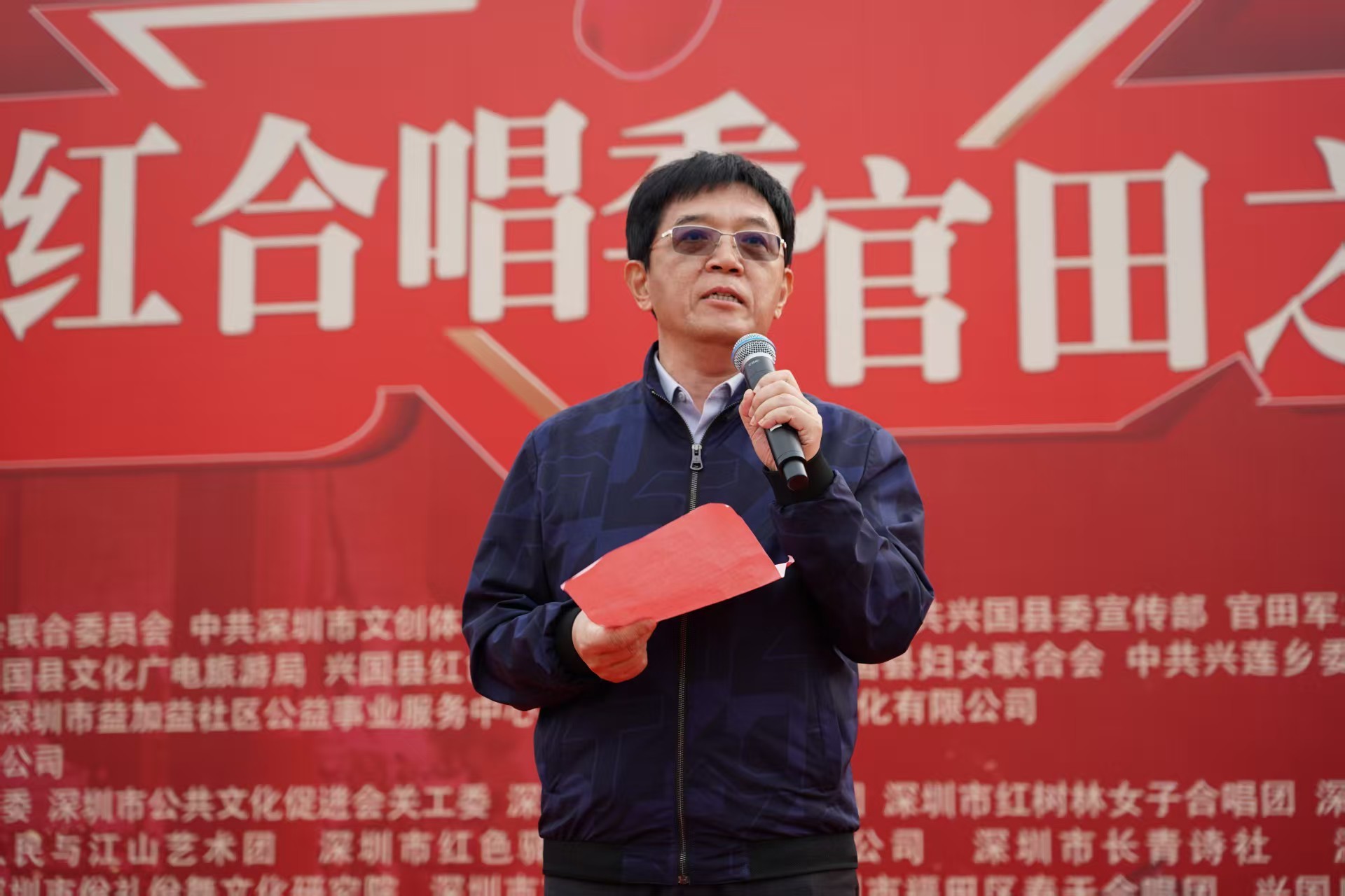 深圳社会组织在军工摇篮村唱响“映山红合唱季•官田之声”