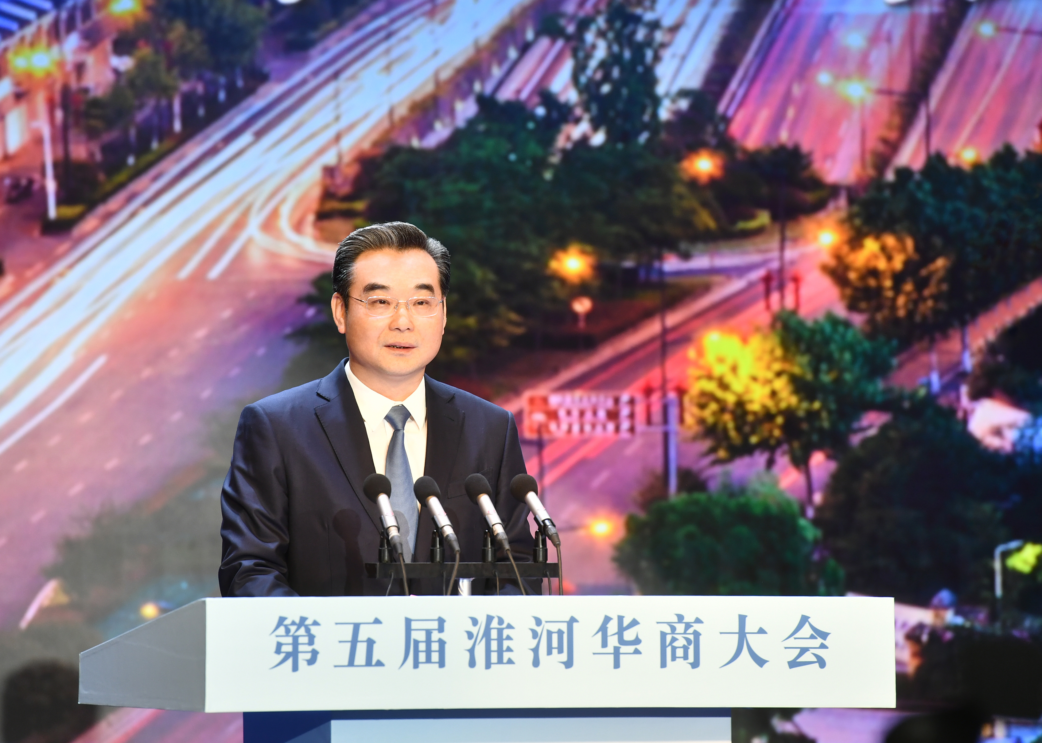 摄影：管伟法