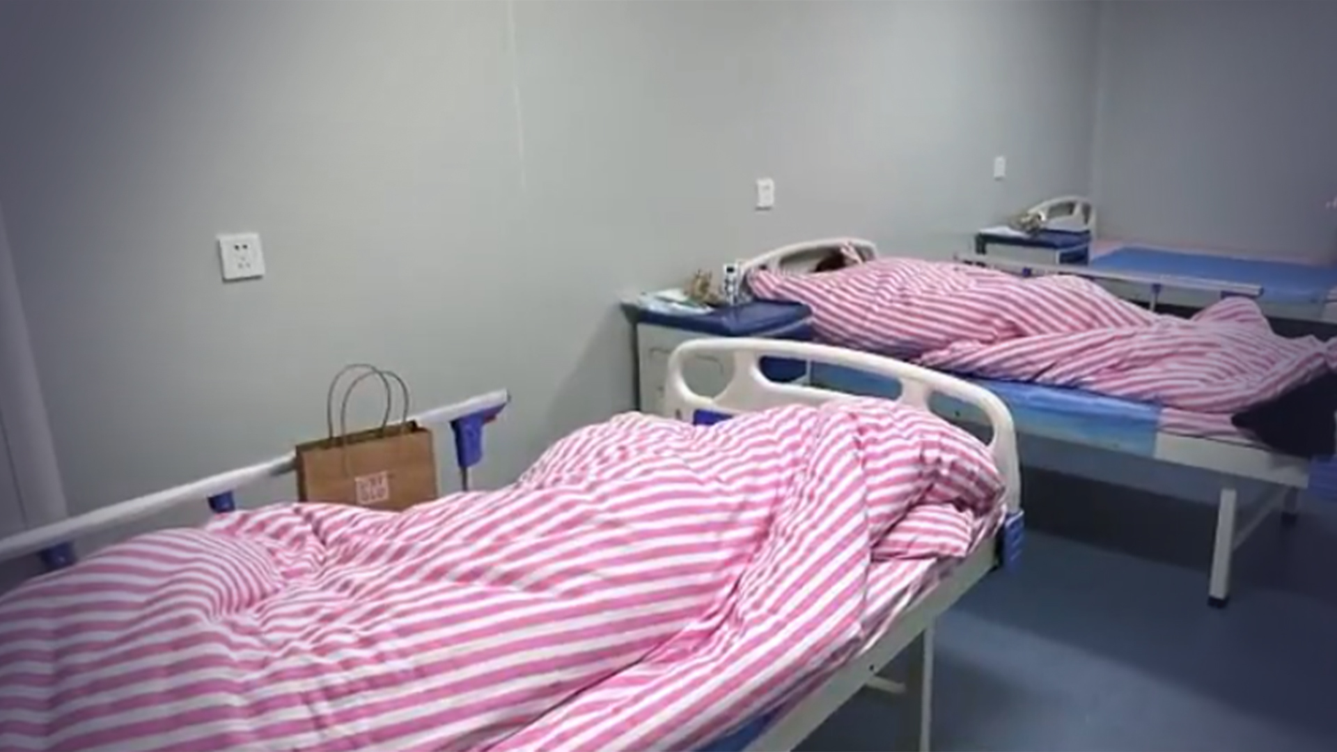 上官正义曝别墅代孕后接到神秘电话“有什么要求满足你”，他怒斥“残疾人你们也敢搞，还有人性不”
