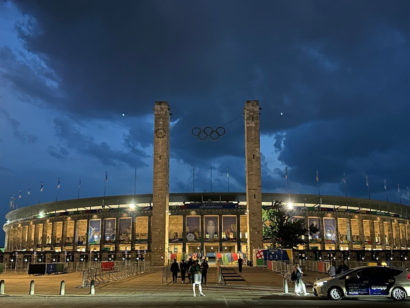 凰家看台 | 一位中国记者,写欧洲困扰,拿了国际大奖