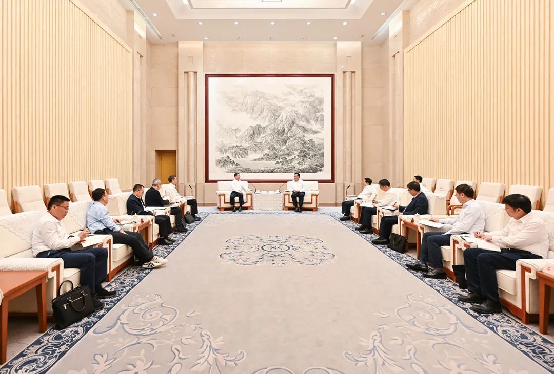 5月14日下午，市委书记袁家军，市委副书记、市长胡衡华会见民政部党组书记、部长陆治原一行。刘力 摄