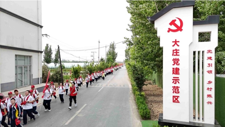 河间英华学校“微长征”：脚步丈量信念，青春书写华章