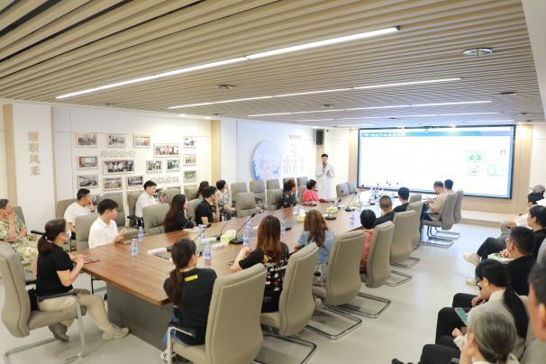 胸外科副主任唐勇主讲《肺结节的早期识别与科学管理》、心内科副主任张志杰主讲《心源性猝死的识别与防治》