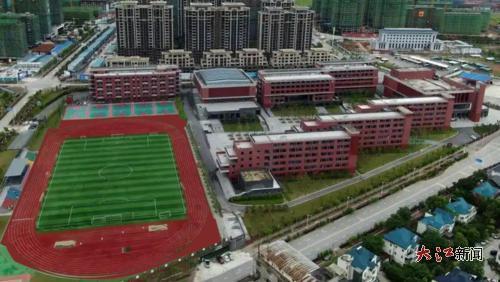 完工后将焕然一新的操场效果图。
