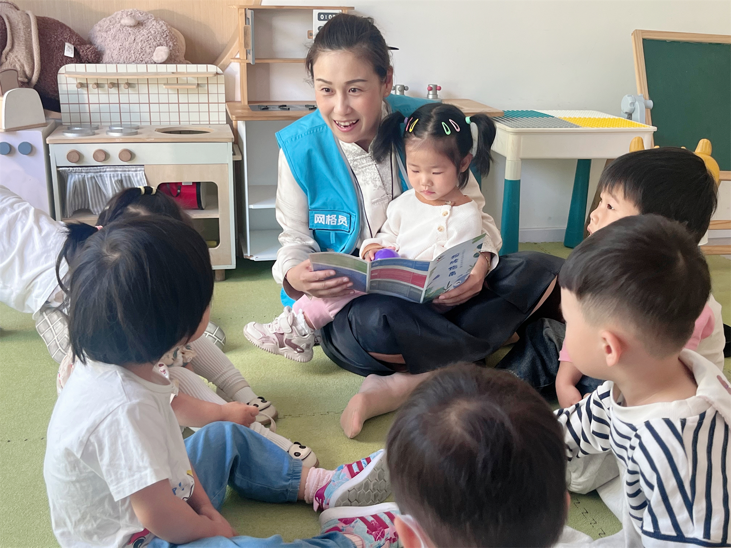 网格 “园丁” 与萌娃 “互考” 安全知识在趣味互动中生
