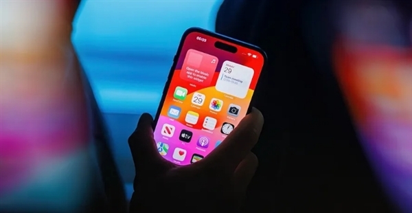 苹果终于不挤牙膏了!20周年新款iPhone大曝光:几乎全玻璃、曲面环绕屏设计