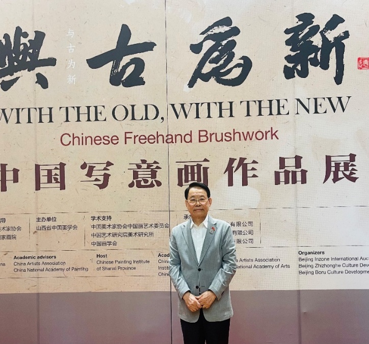 萧晖荣教授在展览现场