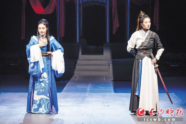 　　《聂小倩》选用省湘剧院的年轻女小生反串，收获了大量粉丝。长沙晚报全媒体记者 董阳 摄