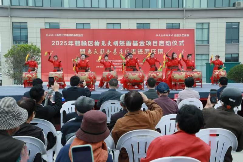 举行“移风易俗树新风”主题文艺展演 张代桂摄