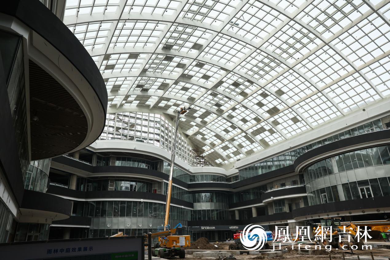 长春市影视文创孵化园二期项目馆内施工。