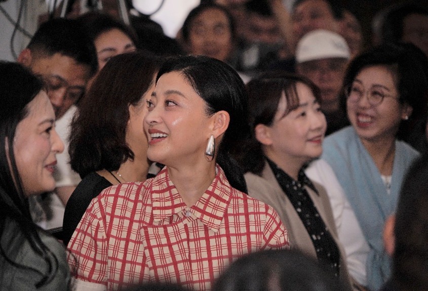 梅婷倾听观众交流