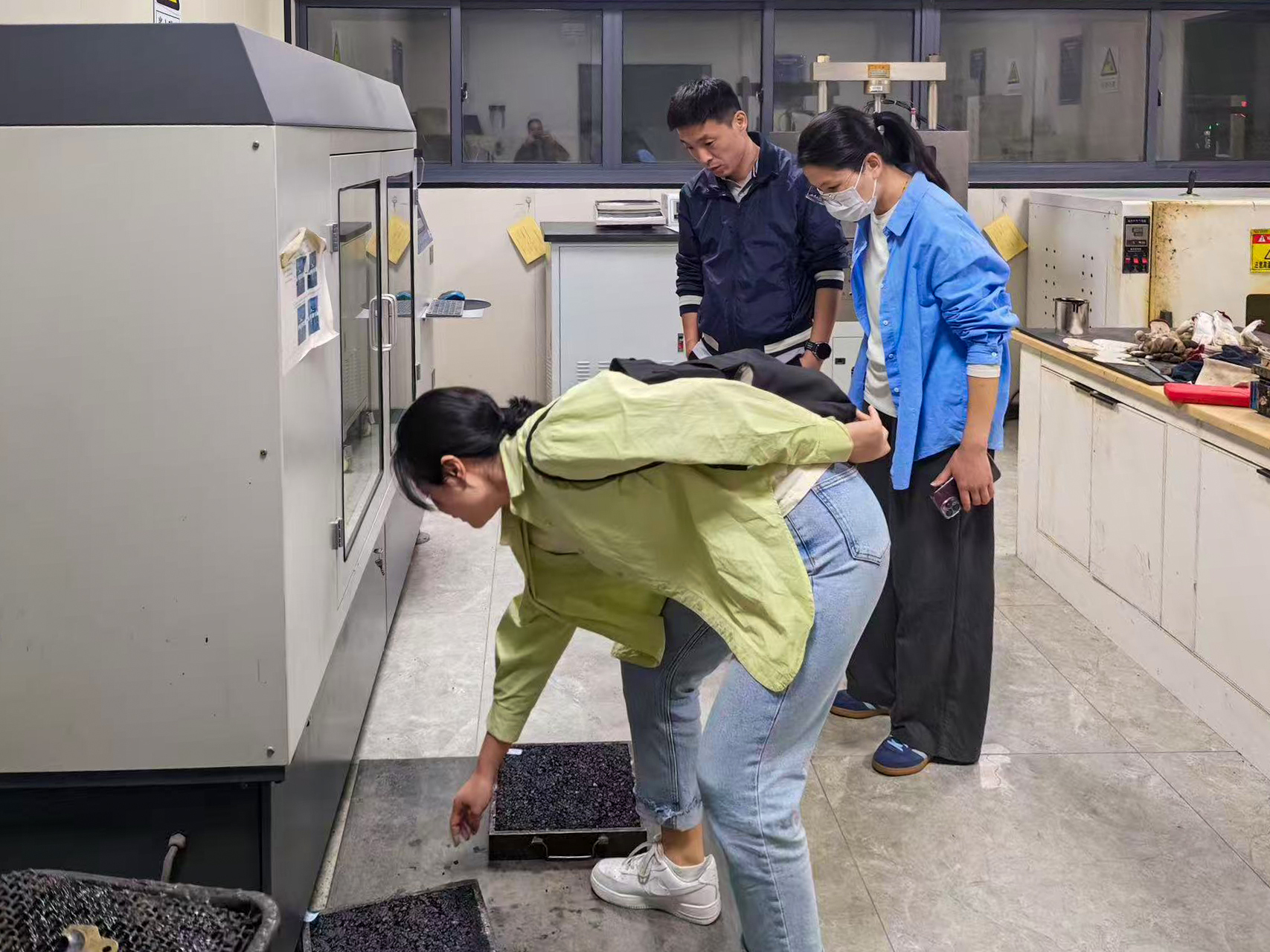 江北区应用ESMA沥青路面技术，治理重载路段“反复坑洞”难题