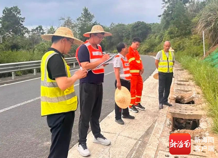 技术指导帮扶组联合基层技术人员开展现场核查。省公路管理局供图