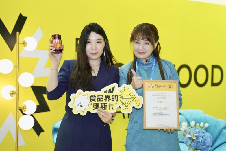 右：百年医仁品牌联合创始人邓晓莉