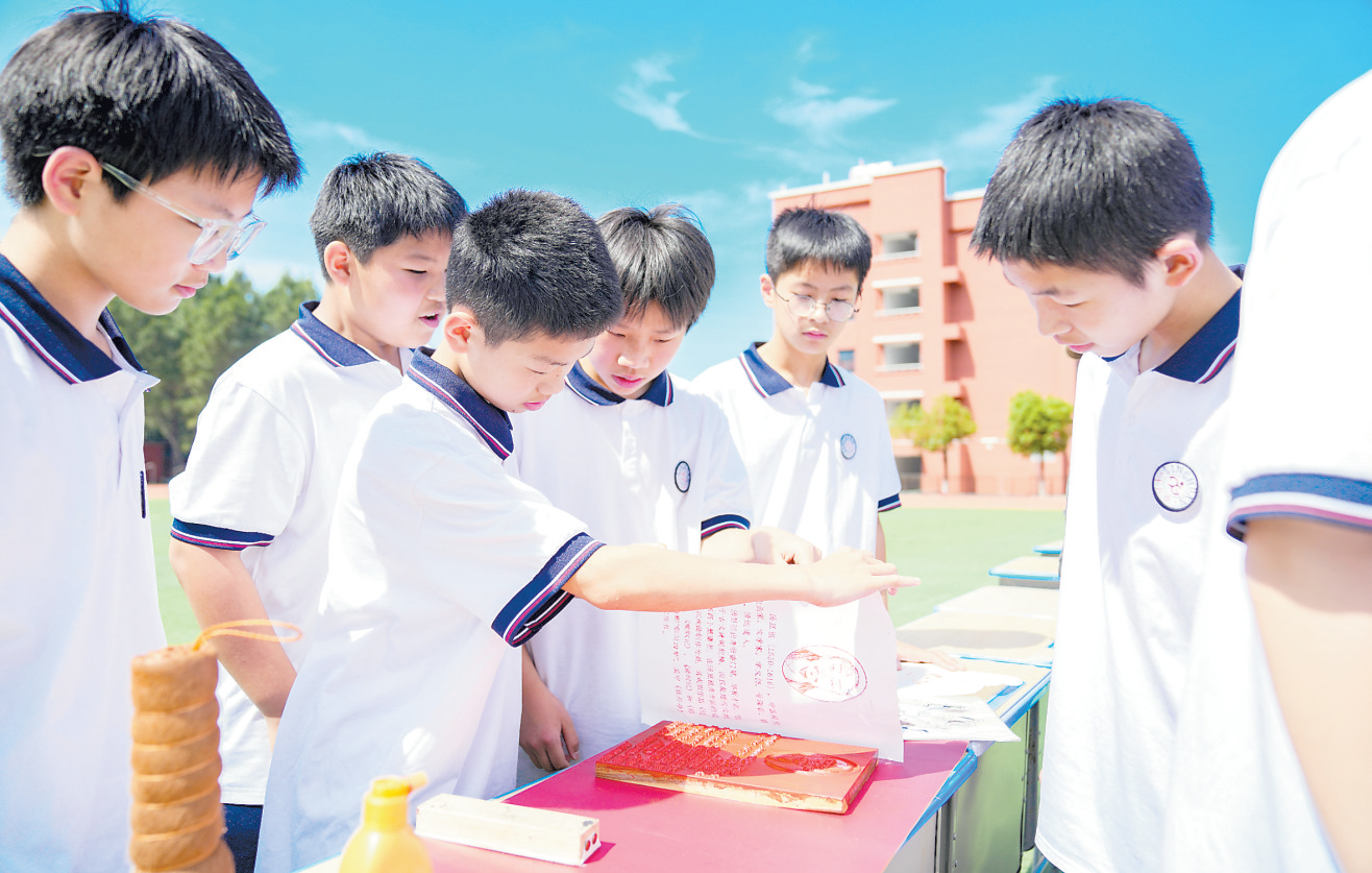 抚州临川区：体验雕版印刷 感受文化魅力（图）