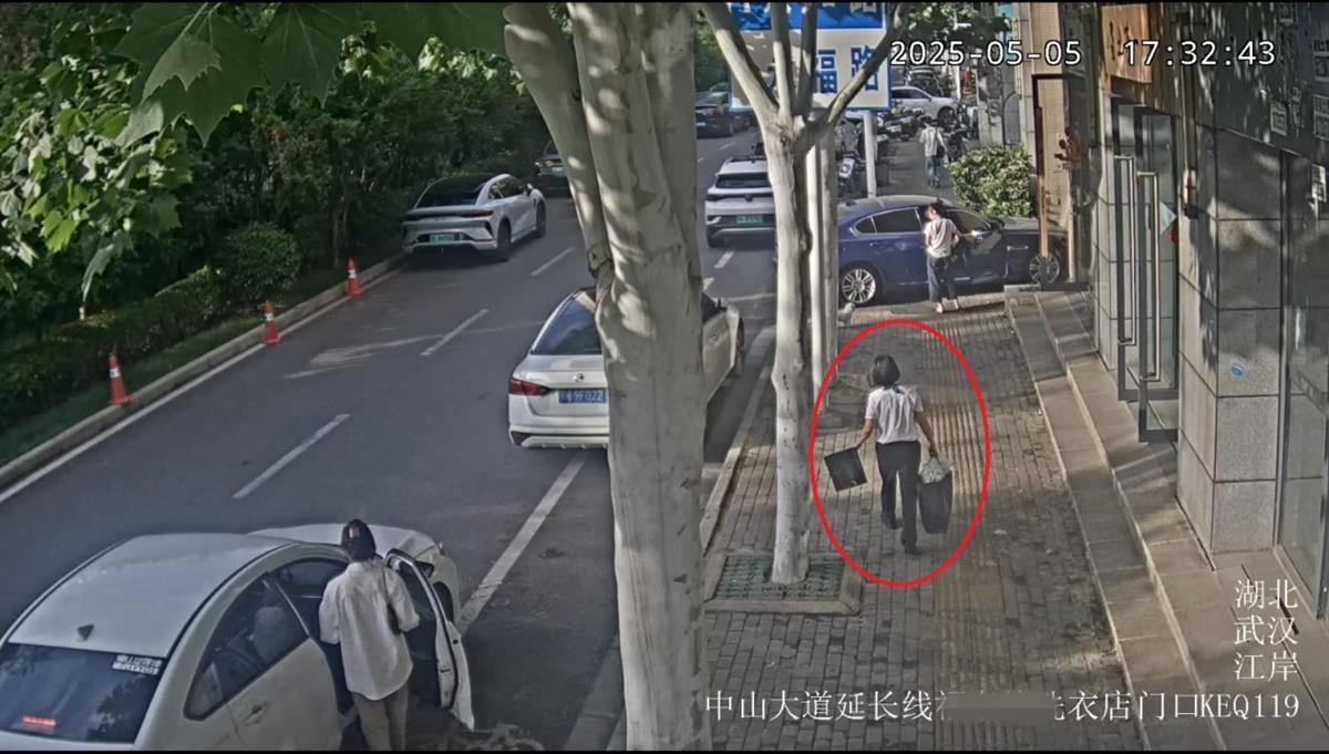 价值万余元的3双名牌鞋被当作垃圾扔了民警连夜追查帮忙找回星空体育(图2)