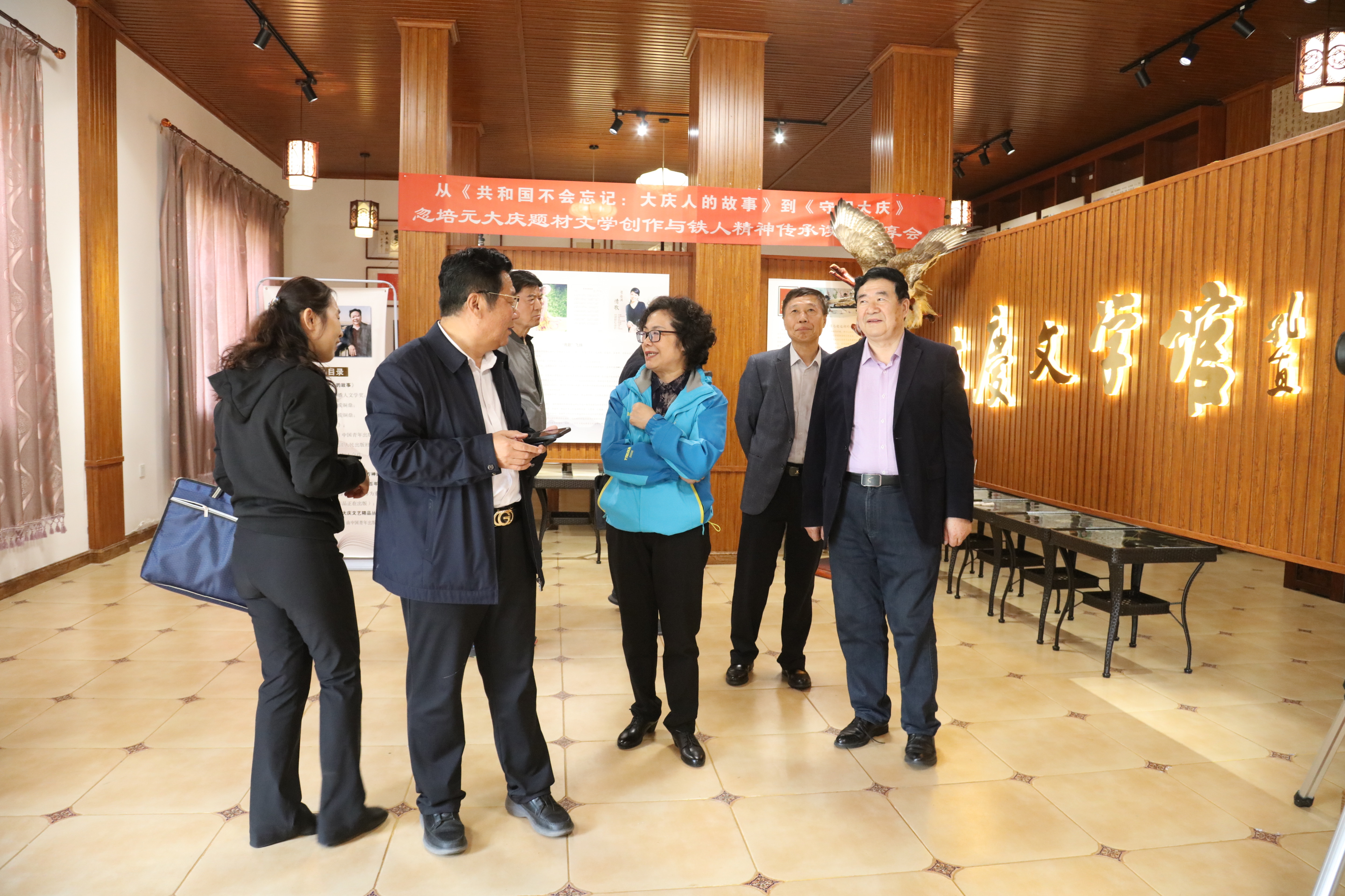 雨中调研传关怀 书香沁润谱新篇——大庆市关工委调研邂逅湖读书会