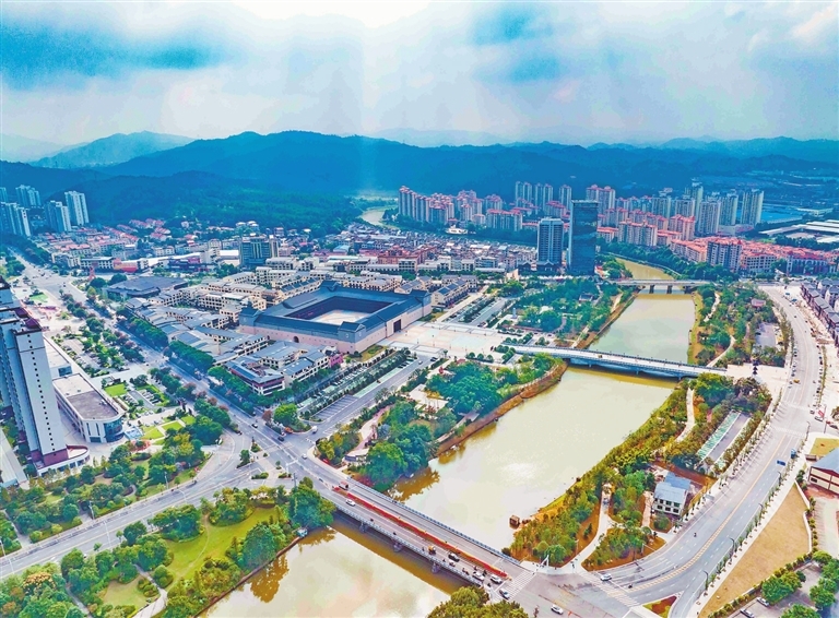 航拍龙南市世界客家民俗文化城。通讯员 肖 鸣摄