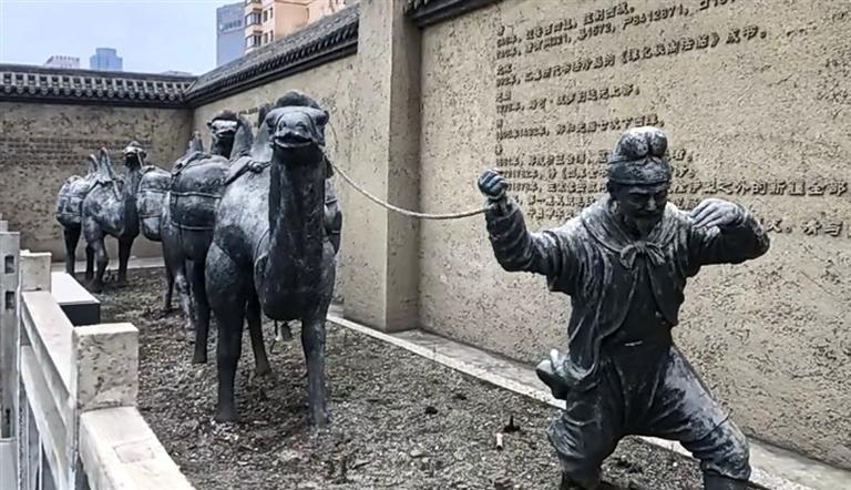 兰州盐场堡附近的雕塑