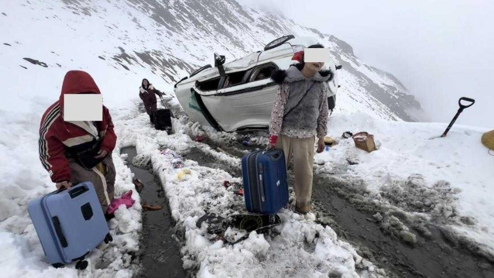 6名老人雪山自驾翻车1死1伤，4人寒风中获救，官方发通告