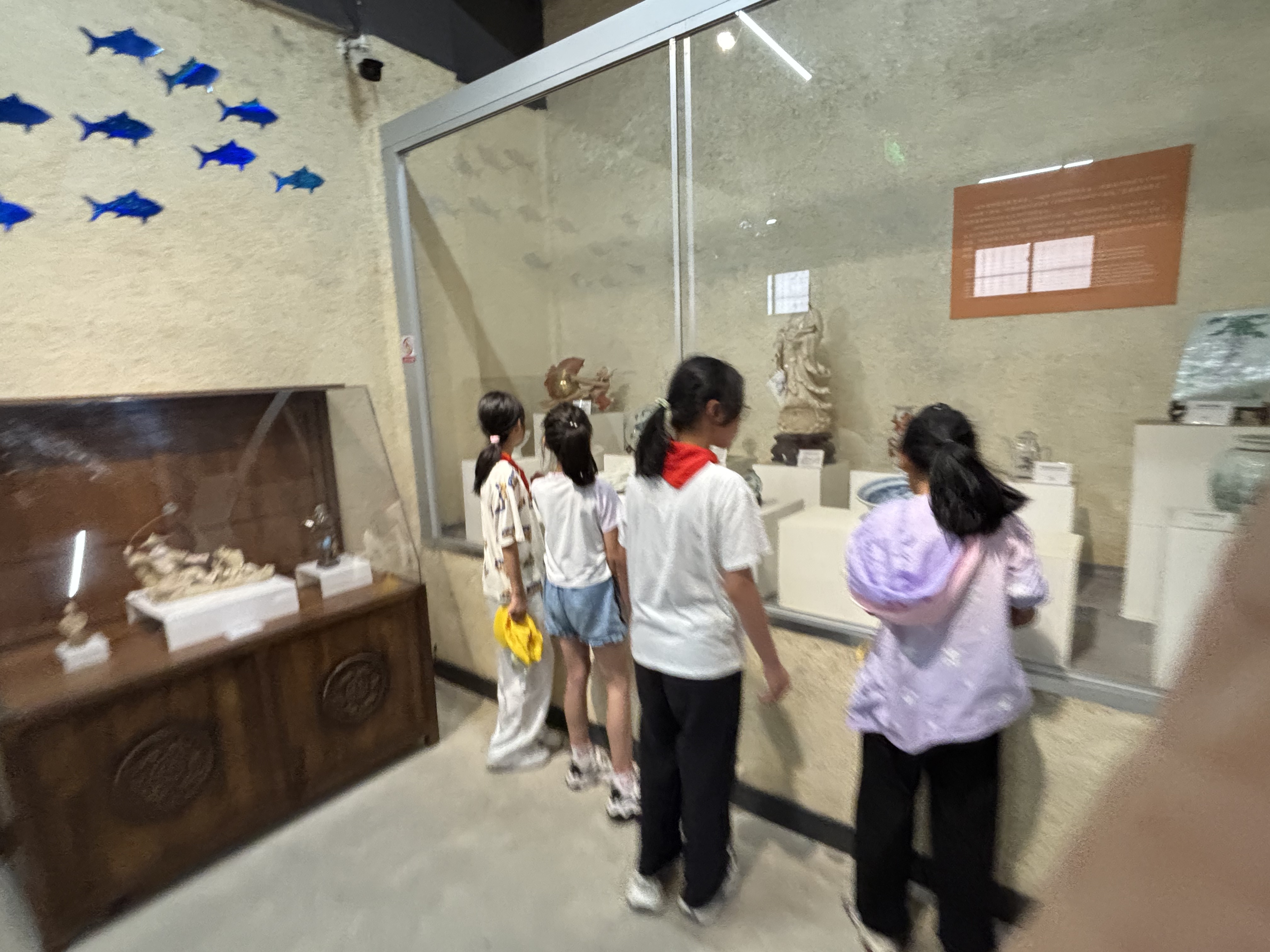 “鱼跃龙门”研学实践赋能乡村文明建设——咸祥镇开展"探秘鱼文化，巧手绘蔚蓝"主题研学活动