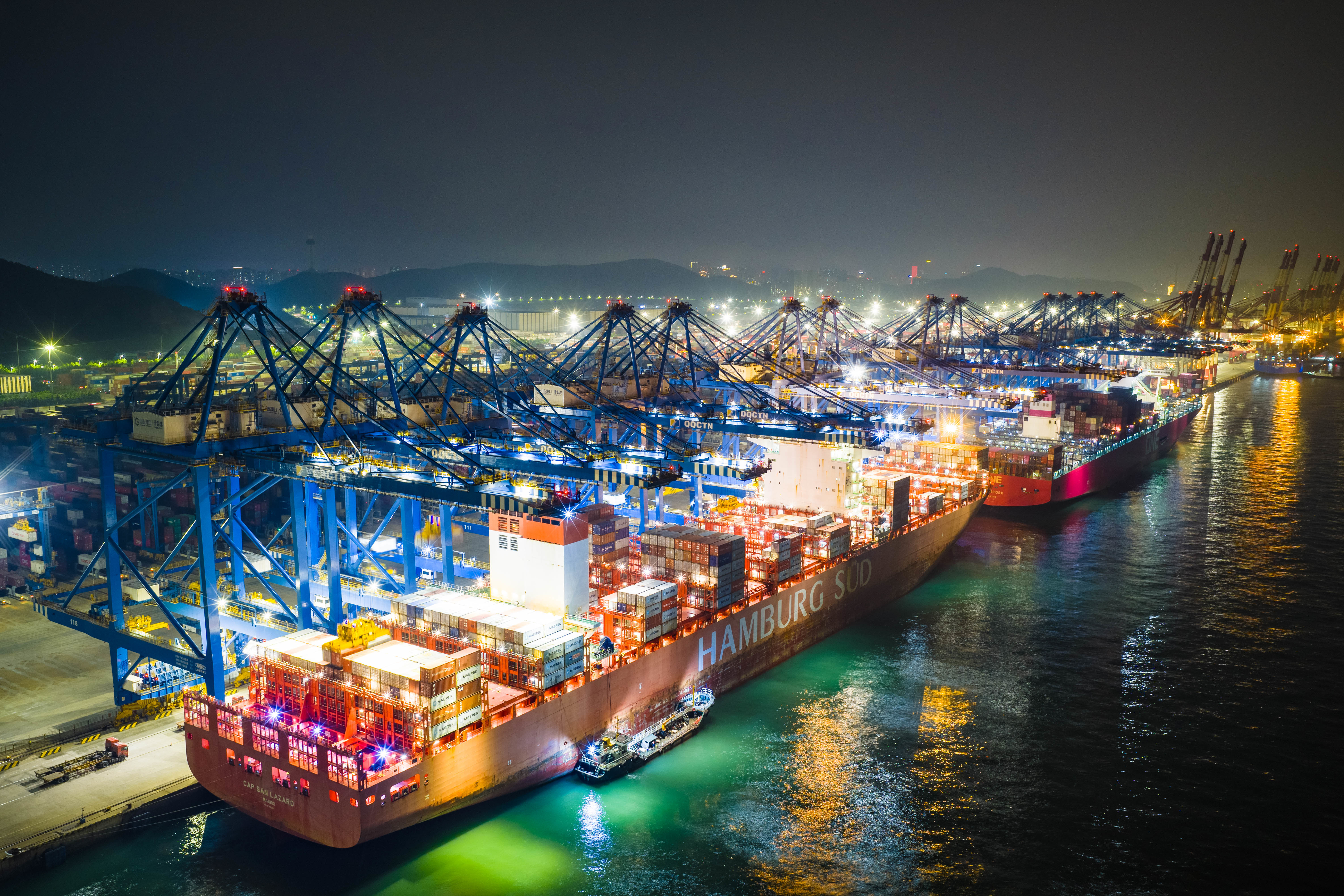 山东港口青岛港自动化码头第十三次刷新世界纪录