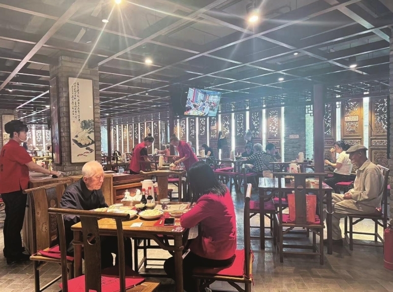 美食邂逅“吉马”，在江城吃不停。周凇宇 摄