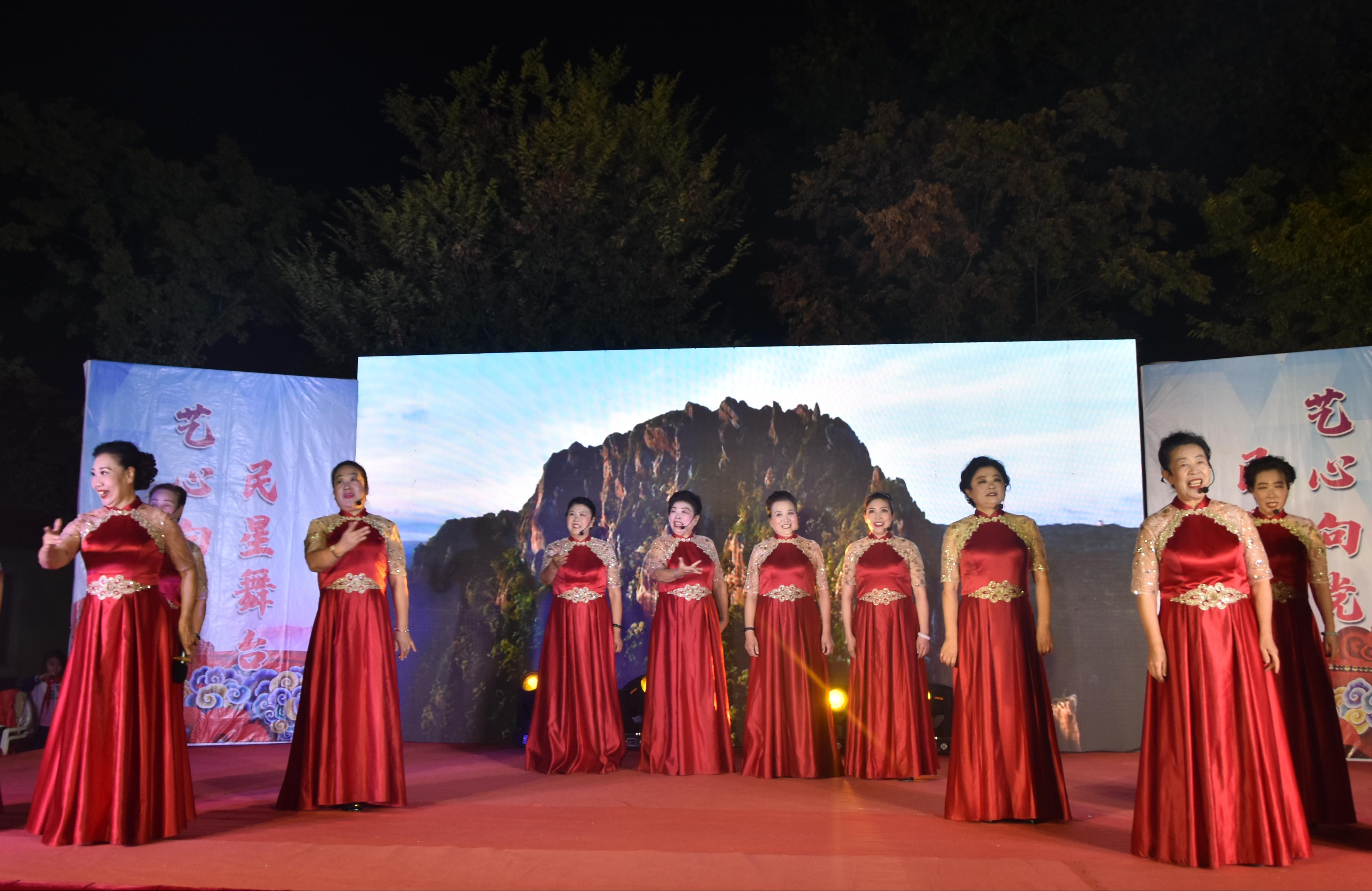 青岛乡里乡亲 | 文艺之花绽放乡野：李永菊与阳光姐妹艺术团的乡风文明实践