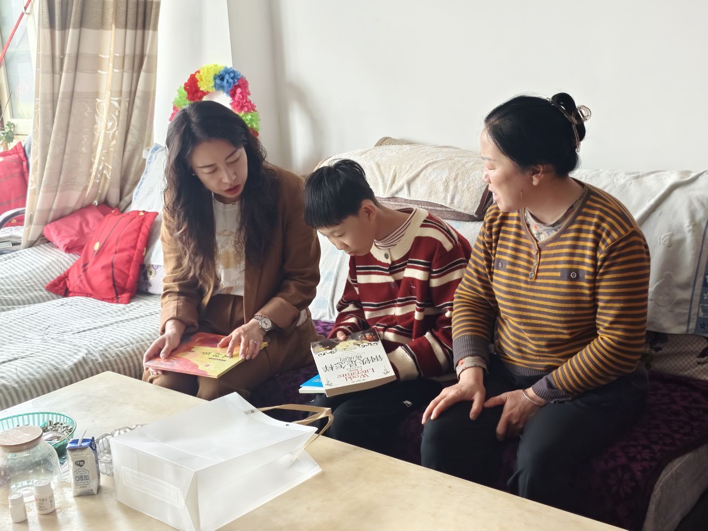 华亭轻叩“一老一小”心门　温情服务绘就暖心画卷
