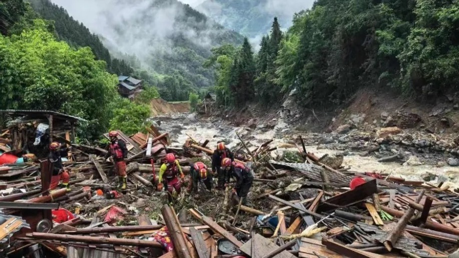 广西山洪泥石流已致1死，村民：约十来户受灾，家中多为中老年人