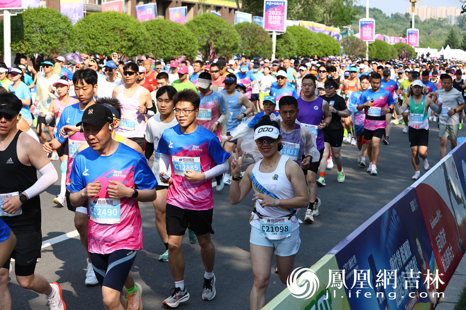 2025吉林市马拉松：30000跑者画出“博物馆之城”动感之图