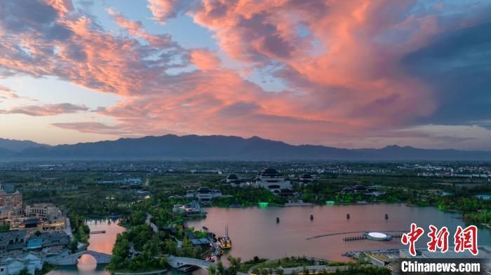 图为陕西省汉中市的城市风光。 李伟 摄