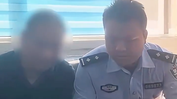 大爷被假警察诈骗真警察霸气回怼