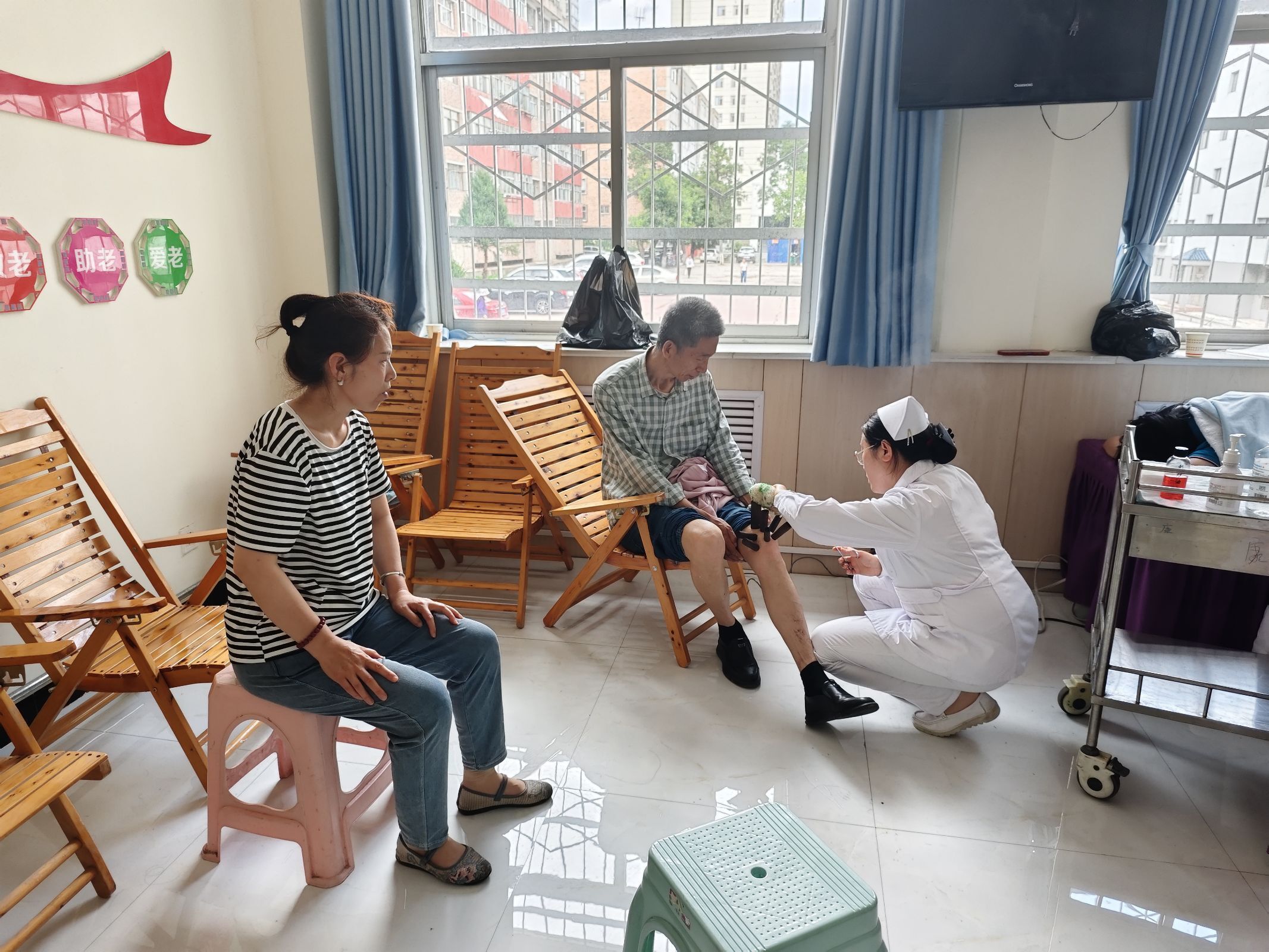 华亭轻叩“一老一小”心门　温情服务绘就暖心画卷