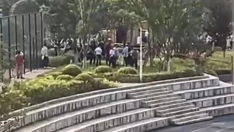 化粪池遇难大学生已下葬，亲友：他懂事孝顺，今年母亲节还偷偷给妈妈买了包