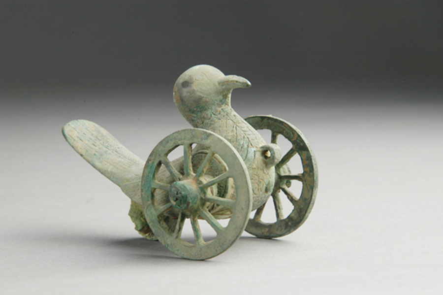 三轮铜鸠车　图片来源：洛阳博物馆
