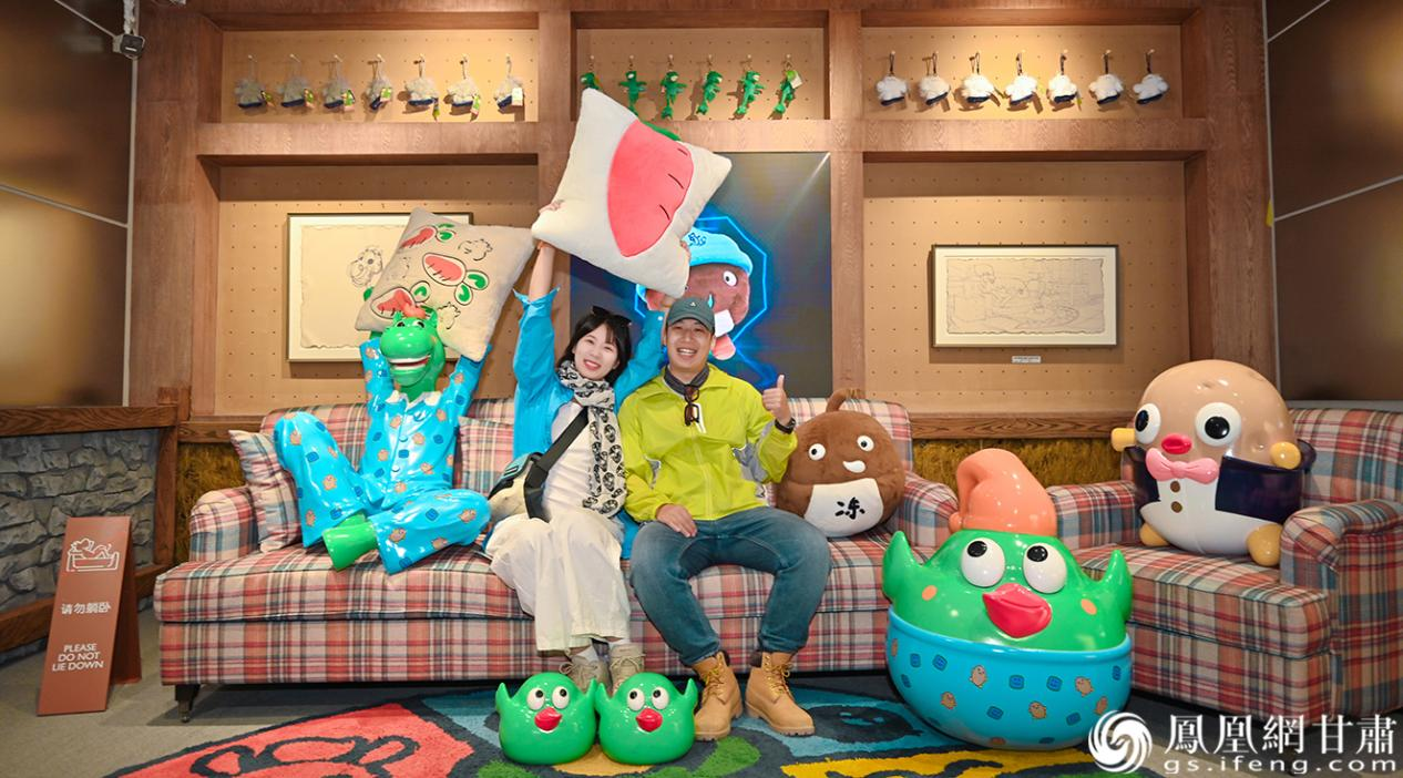 除了采购特种邮票,甘肃省博物馆“绿马与朋友们”沉浸式IP主题展览也令黄亦贇、李佳夫妇流连忘返。