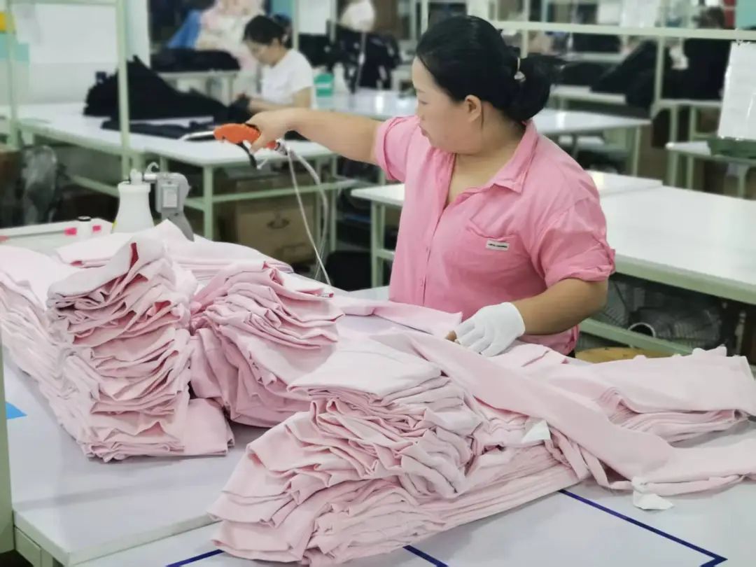 小订单撬动大变革 SHEIN按需时尚背后的中国供应链突围