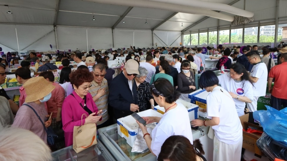 再囤3个月库存！美国客户抢付尾款，外贸企业发货订单排到7月