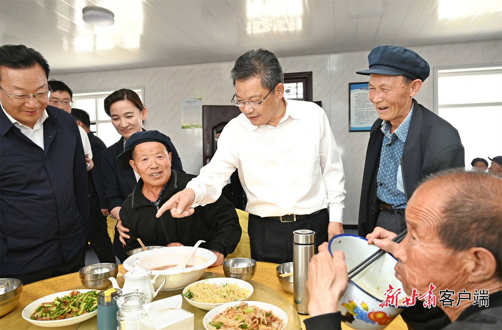 干旱预警持续　省长田间地头开减灾方