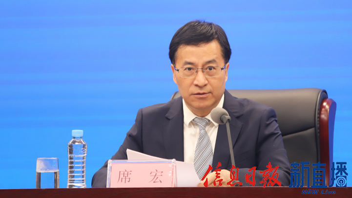 省科技廳黨組成員、副廳長席宏