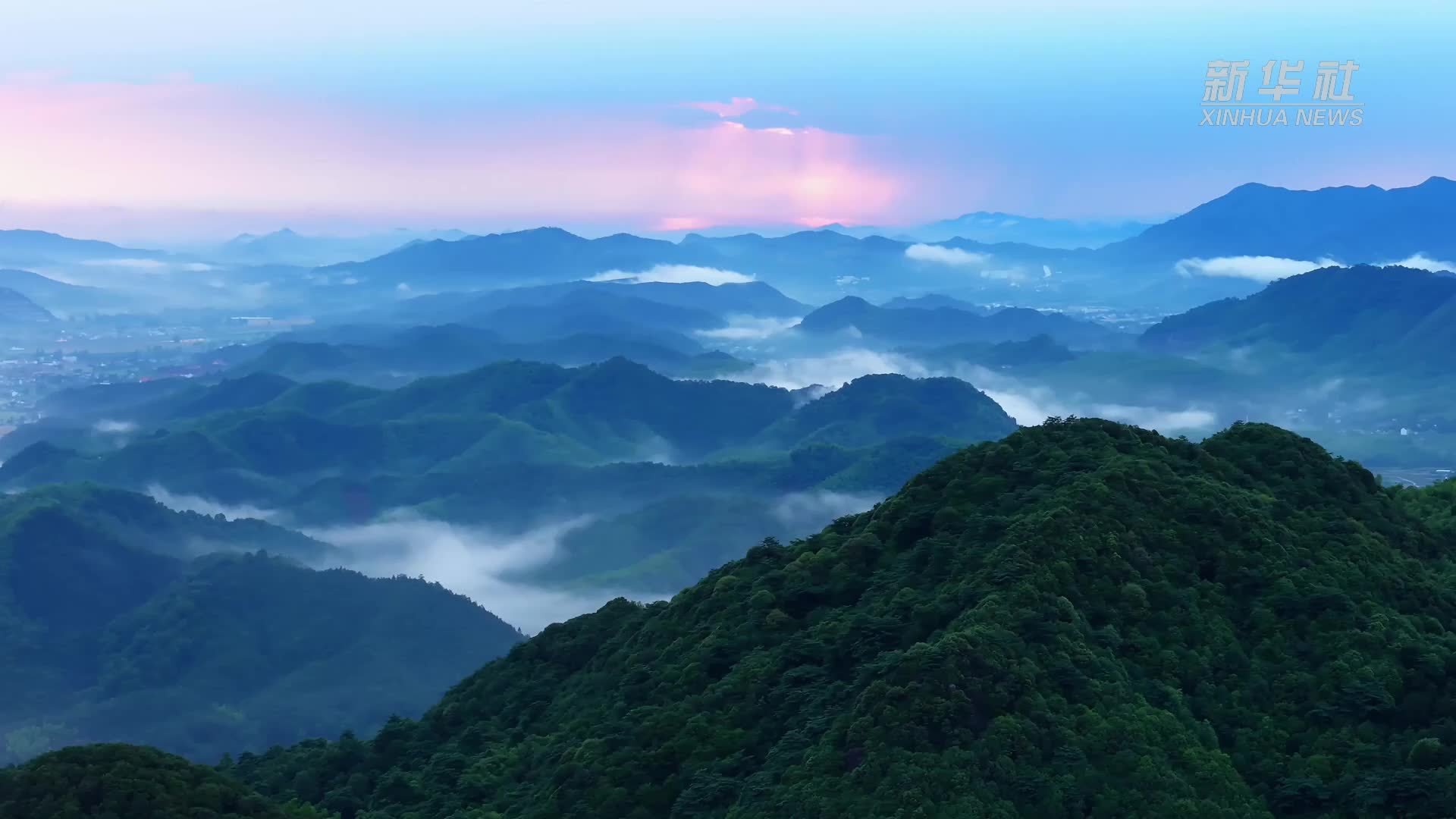 安徽池州：薄纱拂晓处 山乡入画来