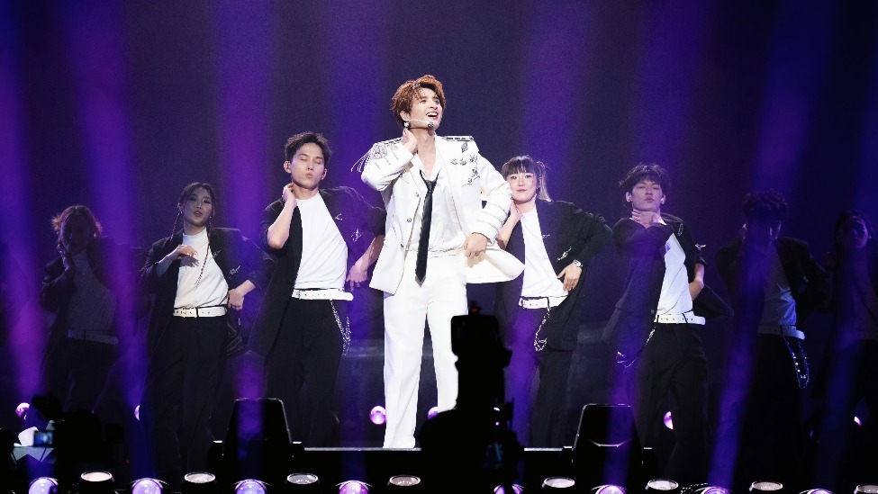 2025张远《白》巡回演唱会杭州站热烈圆满,一个人演绎一出《白蛇传》封面图