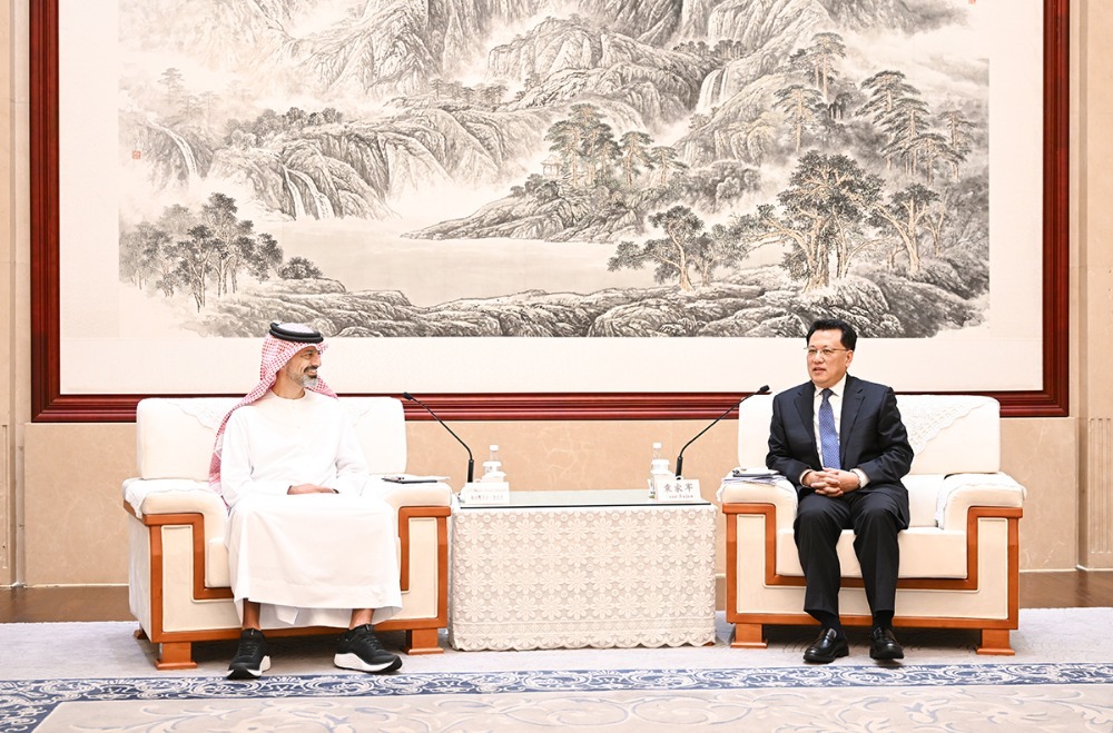 ▲5月22日下午，市委书记袁家军会见阿联酋阿治曼酋长国王储兼执行委员会主席谢赫阿马尔&middot;努艾米。记者 苏思 摄