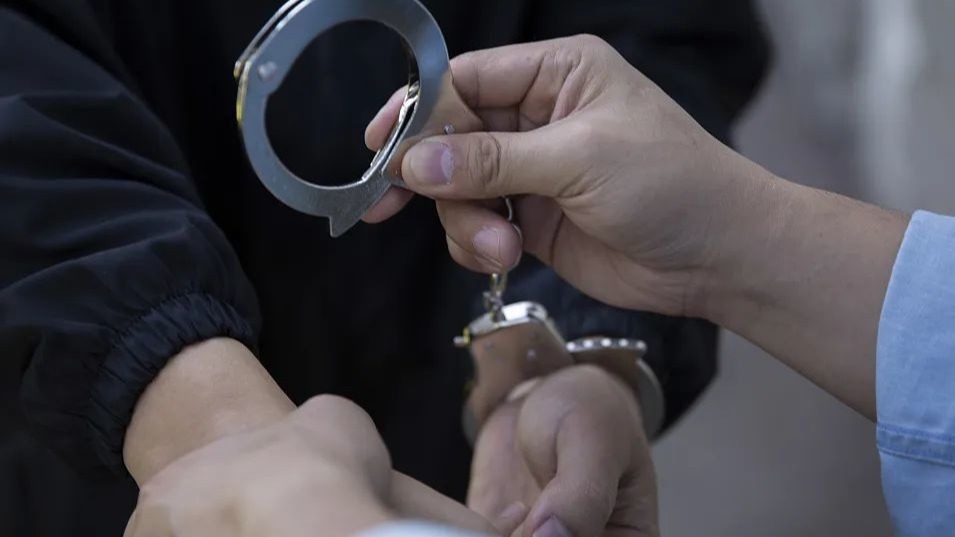 男子打骂9岁儿子致死，被刑拘